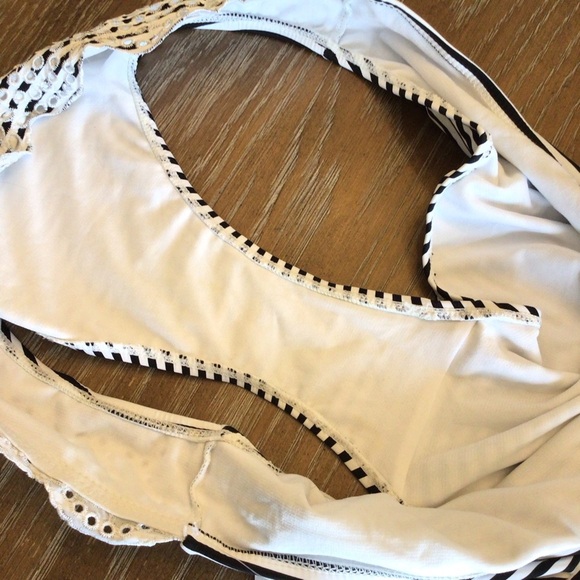 Time and Tru Black and White Striped Eyelet Ruffle Bikini Set Size L-XL - Picture 8 of 11